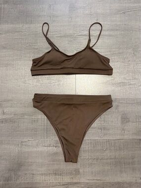 Minimal Ribbed Brown Bikini Set — Scoop Bralette & High-Cut Bottoms